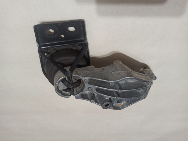 Подушка (опора) двигуна, права нижня 112100003R RENAULT