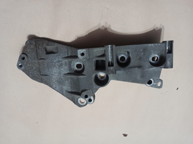 Кронштейн кріплення генератора 8200669494 RENAULT