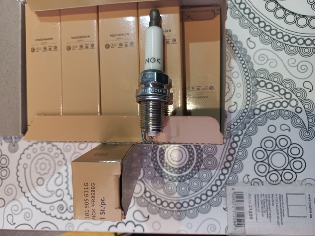 Свічки PFR8S8EG NGK