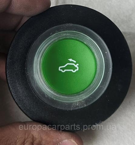 Кнопка приводу замка третіх/ п'ятих дверей A0028214951 MERCEDES