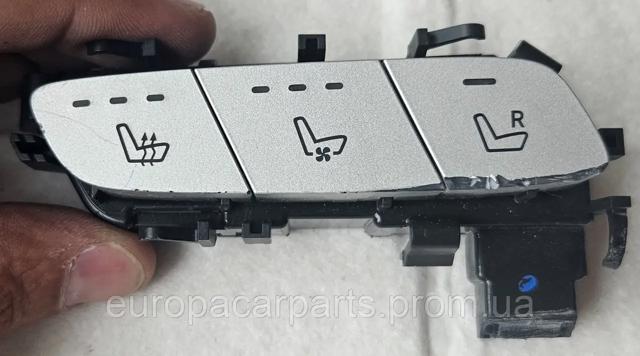 Кнопка включення обігріву сидіння A2139050301 MERCEDES