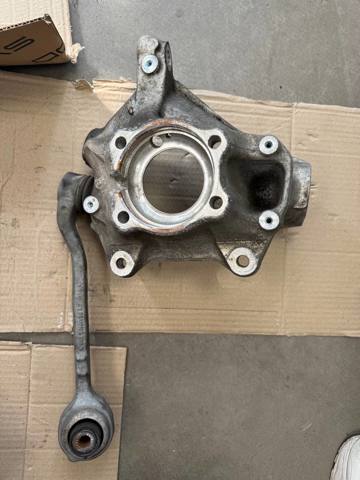 Цапфа передні праві 31216882598 BMW