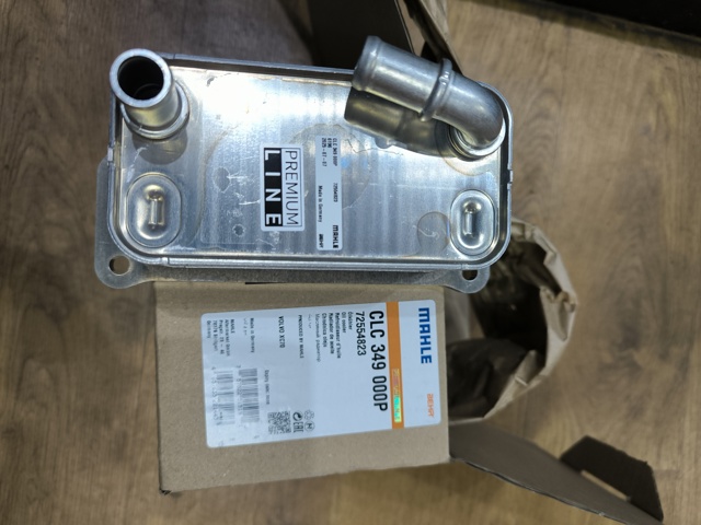 Радіатор масляний CLC349000P MAHLE