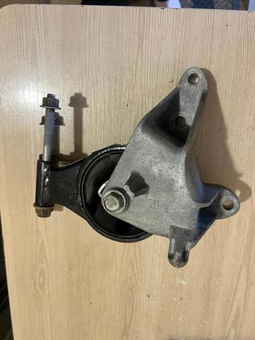 Опора двигуна задня 13228303 OPEL