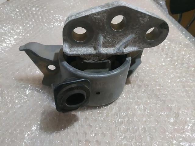 Права подушка мотора 13234017 OPEL