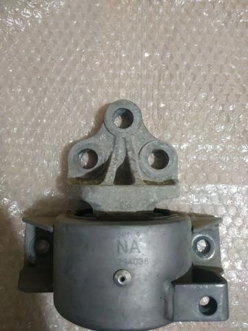 Подушка передньої опори двигуна 13234038 OPEL