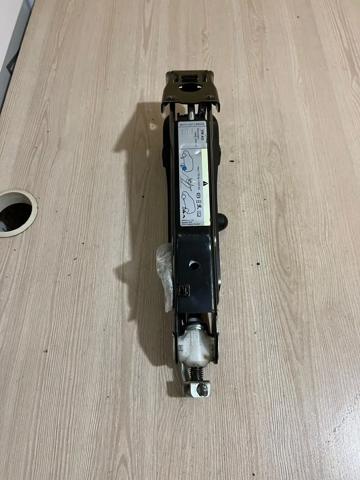 Домкрат автомобільний 2K5011031C VAG