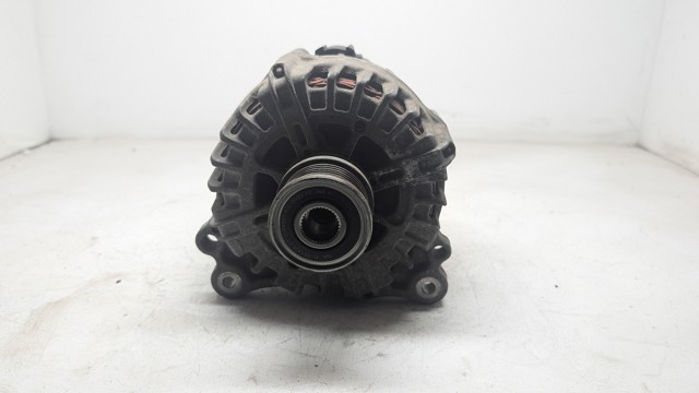Генератор автомобільний 04L903017A VAG