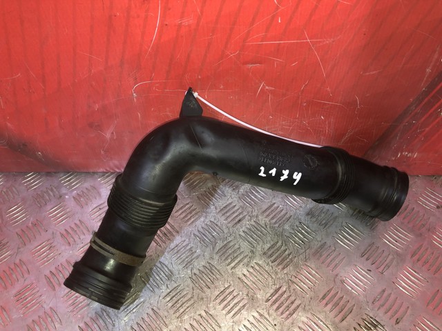 Патрубок повітряний, вхід в резонатор 1K0129618AJ VAG