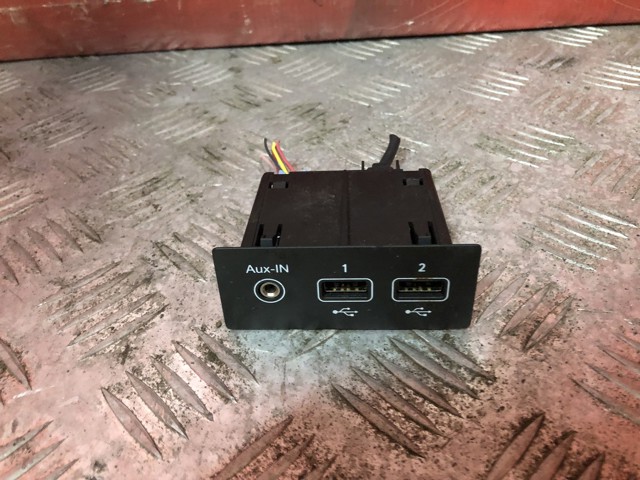 USB-розгалужувач 280231553R RENAULT