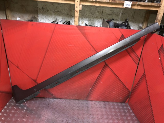 Накладка зовнішня (молдинг) порога, правий 4G0853856G VAG