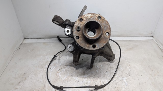 Цапфа поворотна ліва 6796099 BMW