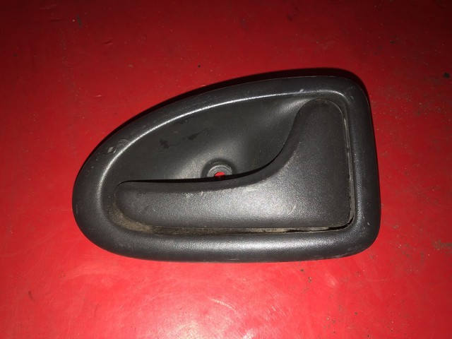 Ручка двері правою внутрішня перед/зад 8200028995 RENAULT