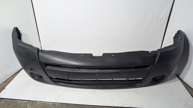 Бампер передній в зборі 8200197134 RENAULT