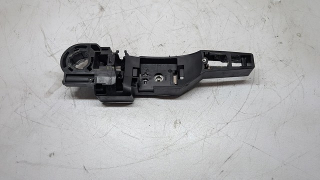 Тримач зовнішньої ручки дверей, передньої правої 8200497590 MERCEDES