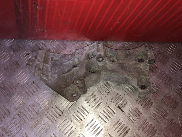 Кронштейн генератора (натяжний) 8200669494 RENAULT