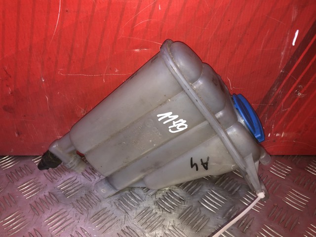 Бачок для води 8K01214030 VAG