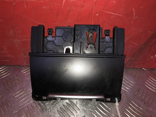 Попільничка центральної консолі 8K0857951C VAG