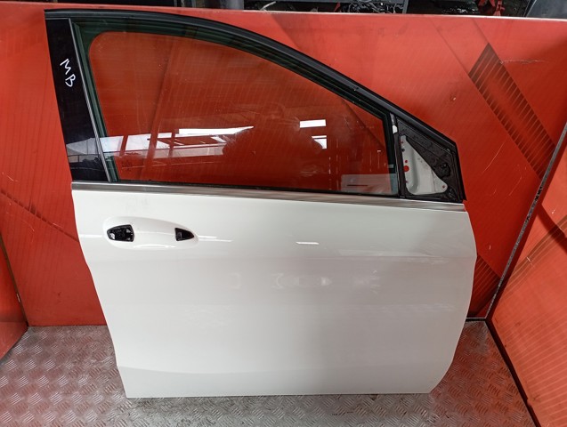 Пасажирські передні двері A2467200205 MERCEDES