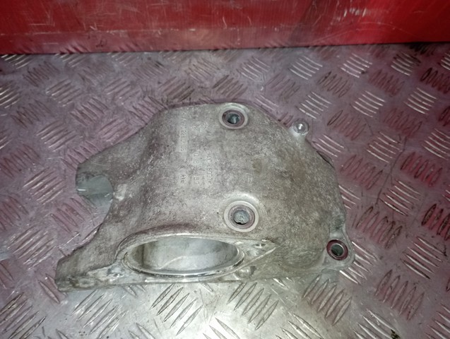 Подушка (опора) двигуна, права задня A2702230138 MERCEDES