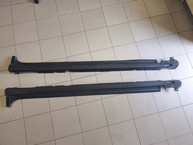 Накладка зовнішня (молдинг) порога, правий 51127488232 BMW