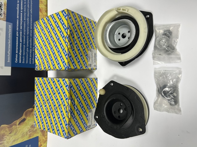 Кріплення переднього амортизатора KB65517 SNR