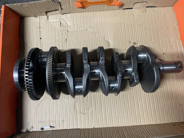 Колінвал двигуна 1220100Q0B NISSAN