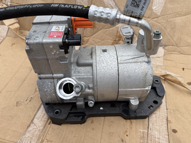 Компресор кондиціонера 1EA820807C VAG