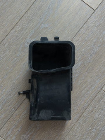 Повітроприймач 13717577471 BMW