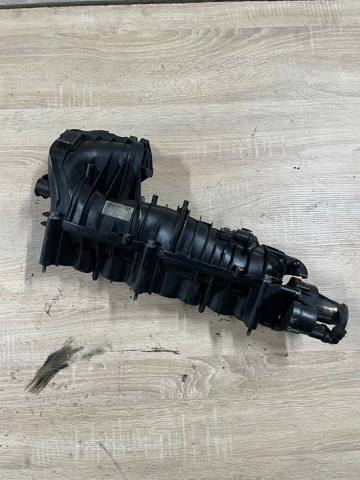 Колектор впускний 781074102 BMW