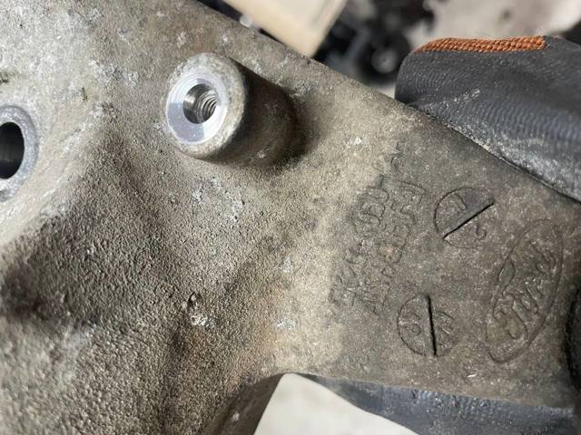Кронштейн подушки (опори) двигуна, правої GK2Q6030AA FORD