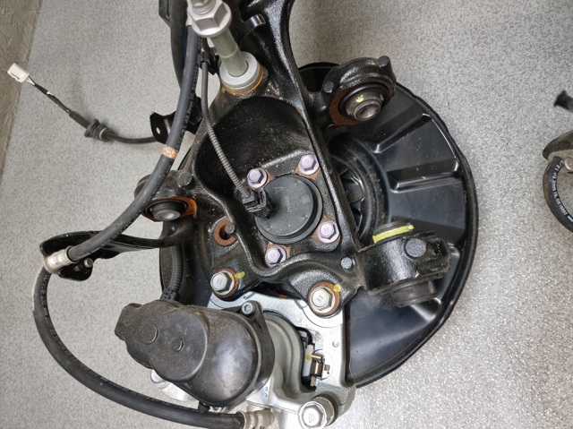 Цапфа поворотна права 4230442060 TOYOTA