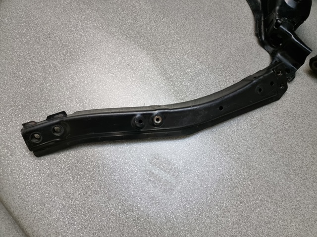 Кронштейн передньої балки 5220F591 MITSUBISHI