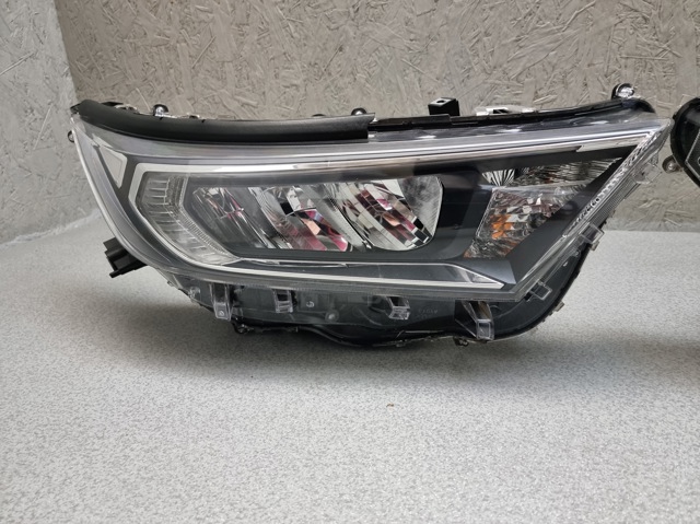 Основна фара - вставка 8114542842 TOYOTA