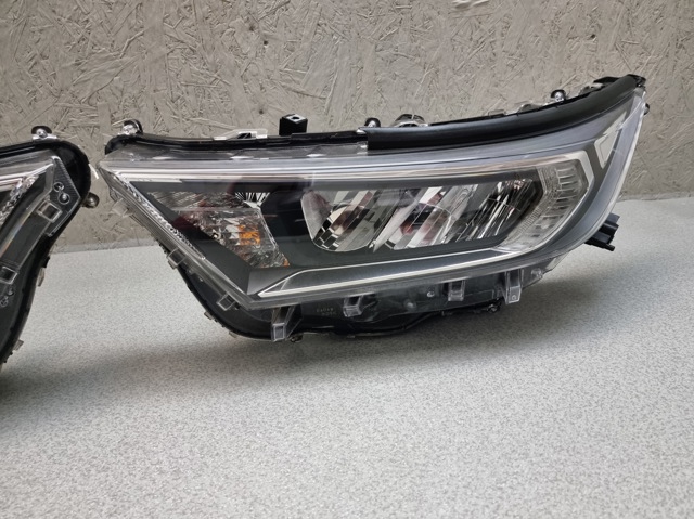 Фари 8118542840 TOYOTA