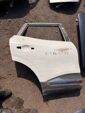 Двері задні в зборі 821004BA0A NISSAN