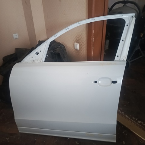 Дверь передня ліва 8R0831051E VAG