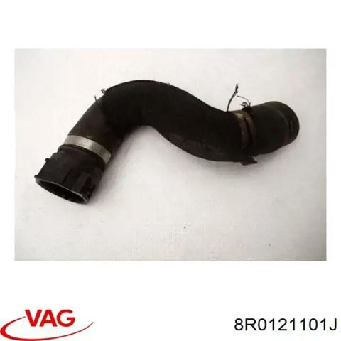 Патрубок системи охолодження 8R0121101J VAG