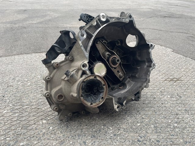 Корпус коробки передач 02T301103AB VAG