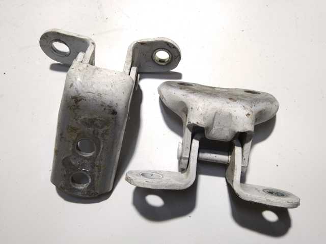 Завіса дверей передных лівих 6872012151 TOYOTA
