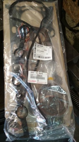 Комплект прокладок двигуна 0411128824 TOYOTA