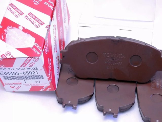Передні гальмівні колодки 0446565021 TOYOTA