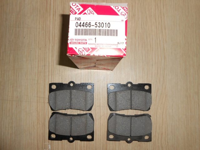 Колодки гальмові задні, дискові 0446653010 TOYOTA