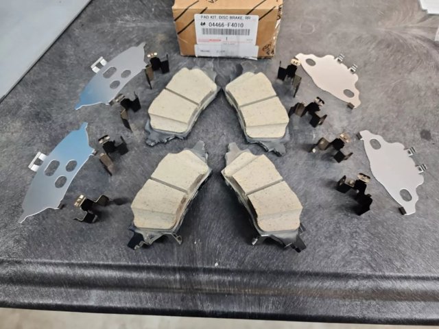 Комплект задніх колодок 04466F4010 TOYOTA