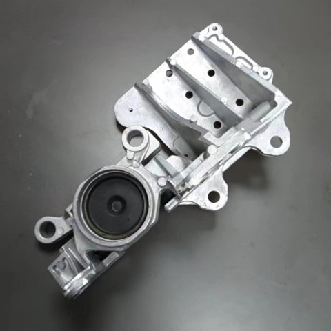 Опора двигуна задня 11220JD200 NISSAN