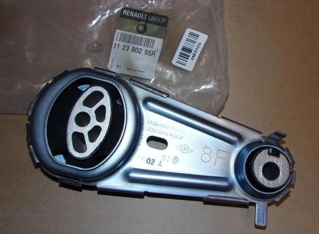 Передня опора двигуна Рено Меган 3