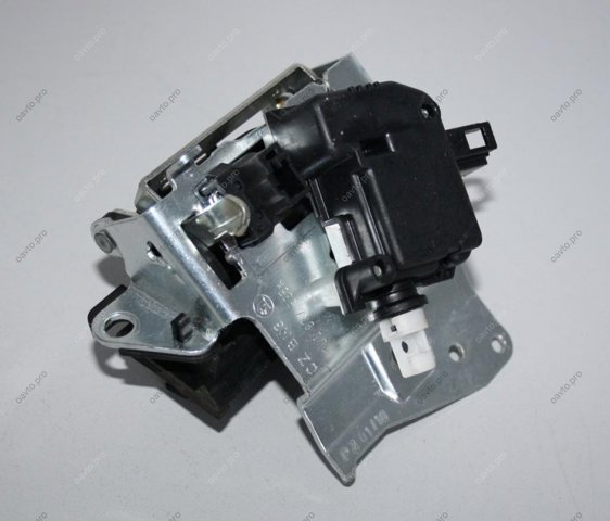 Ручка багажника 1U0827565A VAG