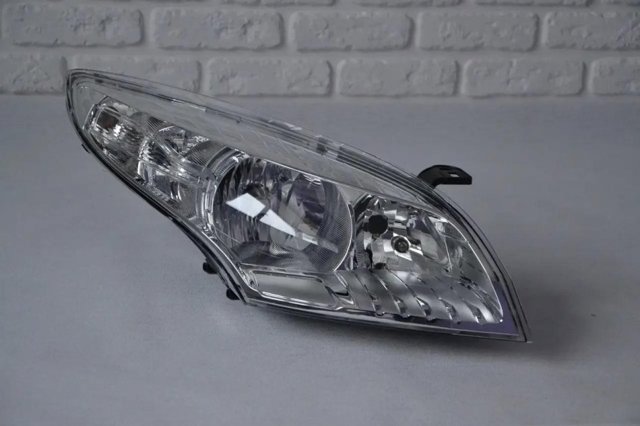 Фара передня права 260108719R RENAULT