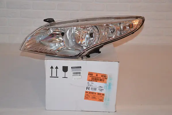 Блок фара ліва 260607449R RENAULT