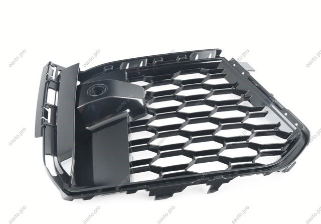 Решітка радіатора права 51118069946 BMW